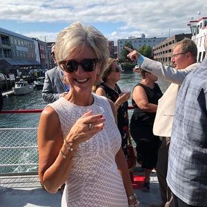 Meet your Posher, Elizabeth